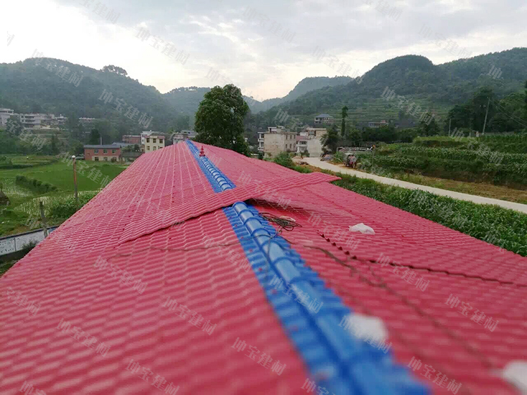 贵州小学屋顶平改坡使用合成树脂瓦